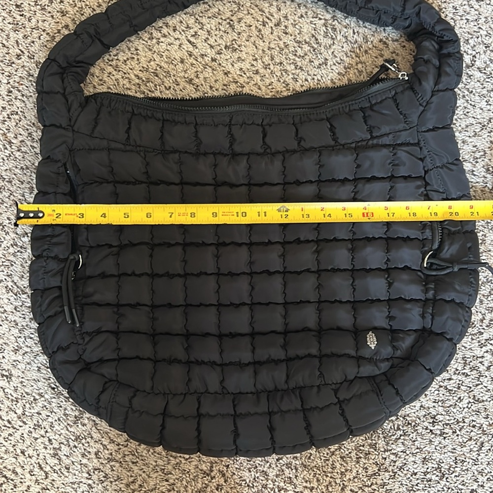EUC like new FP Movement Quilted Carry All Bag. Color is Black.
17x20 - Picture 6 of 7
